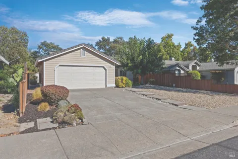 918 Ginkgo Place