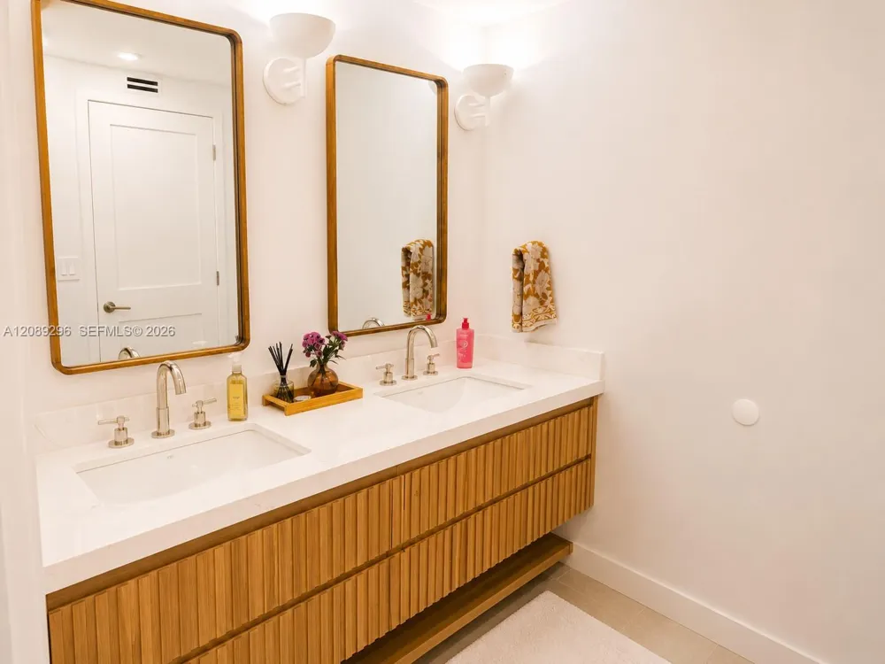600 Grapetree Dr #7FN Key Biscayne, FL 33149