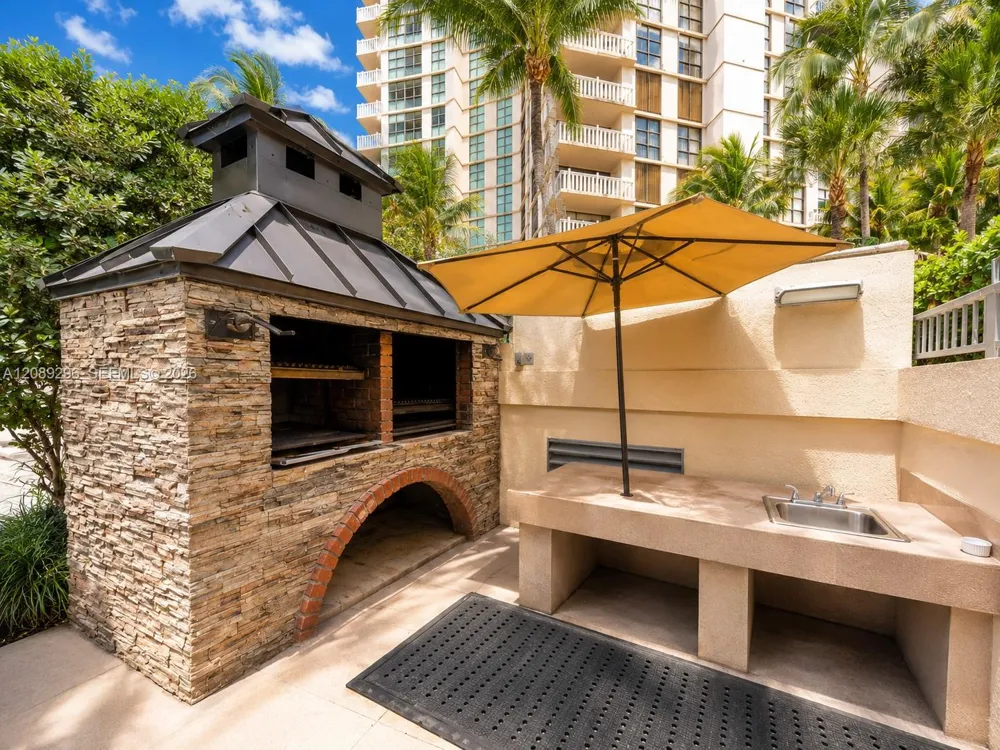 600 Grapetree Dr #7FN Key Biscayne, FL 33149