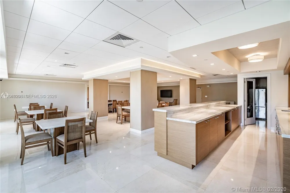 600 Grapetree Dr #7FN Key Biscayne, FL 33149