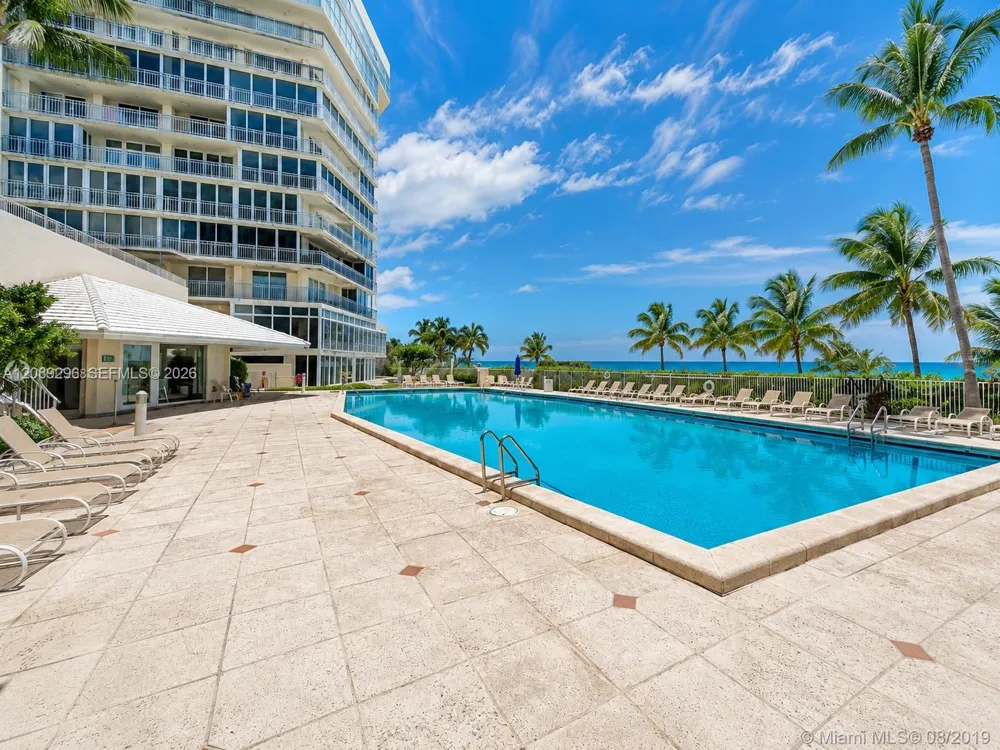 600 Grapetree Dr #7FN Key Biscayne, FL 33149