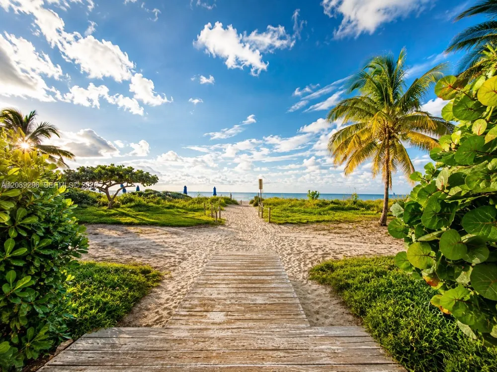 600 Grapetree Dr #7FN Key Biscayne, FL 33149