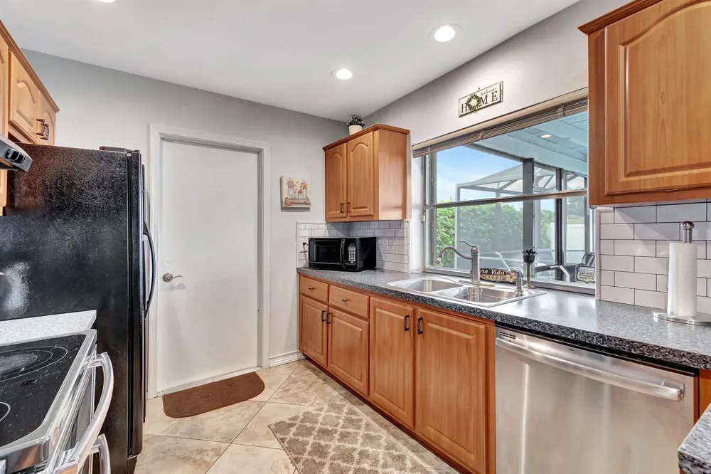 577 SW 24th Avenue Boynton Beach, FL 33435