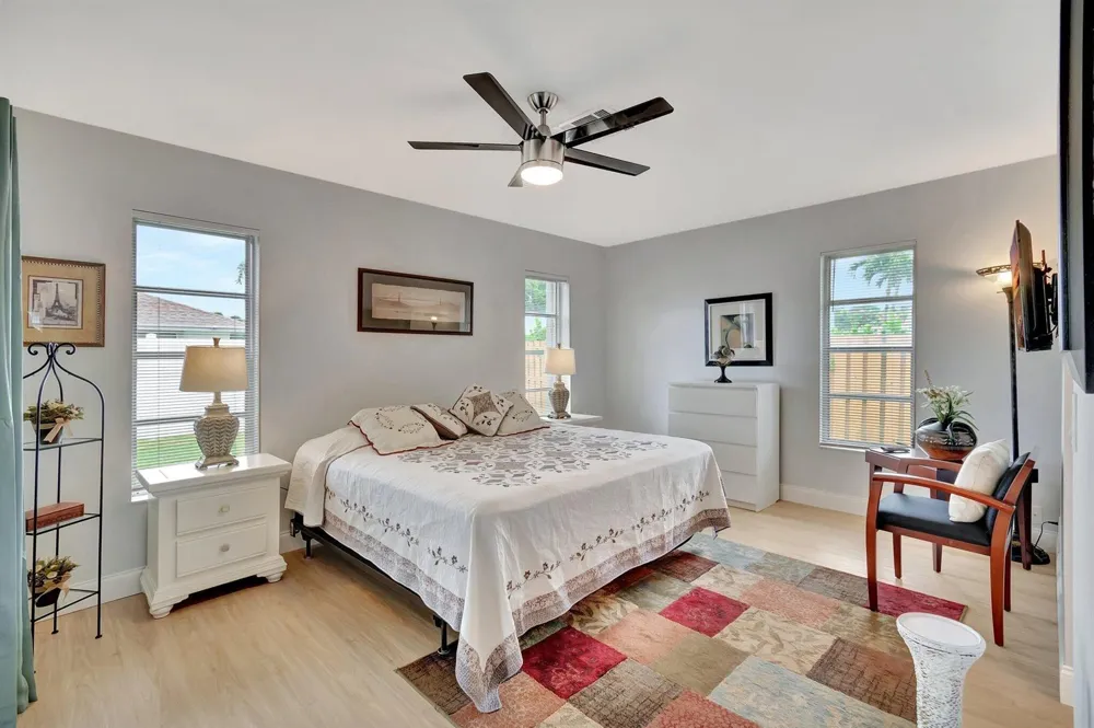 577 SW 24th Avenue Boynton Beach, FL 33435