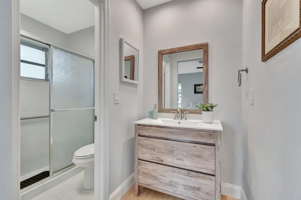 577 SW 24th Avenue Boynton Beach, FL 33435