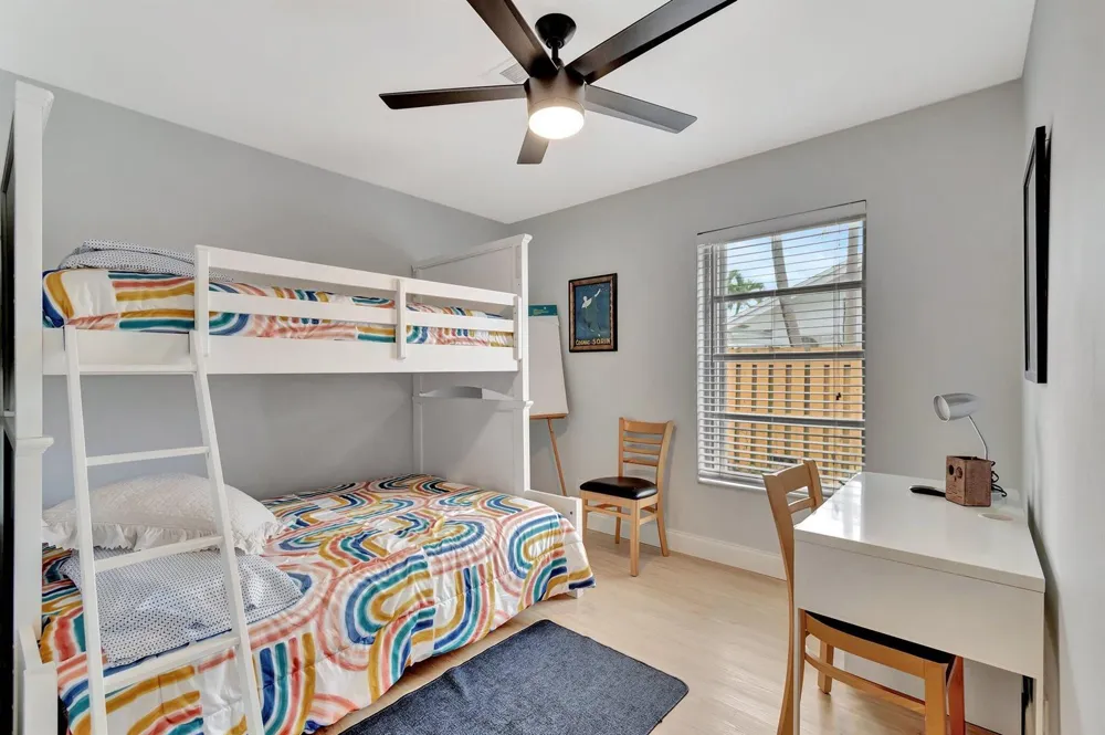 577 SW 24th Avenue Boynton Beach, FL 33435