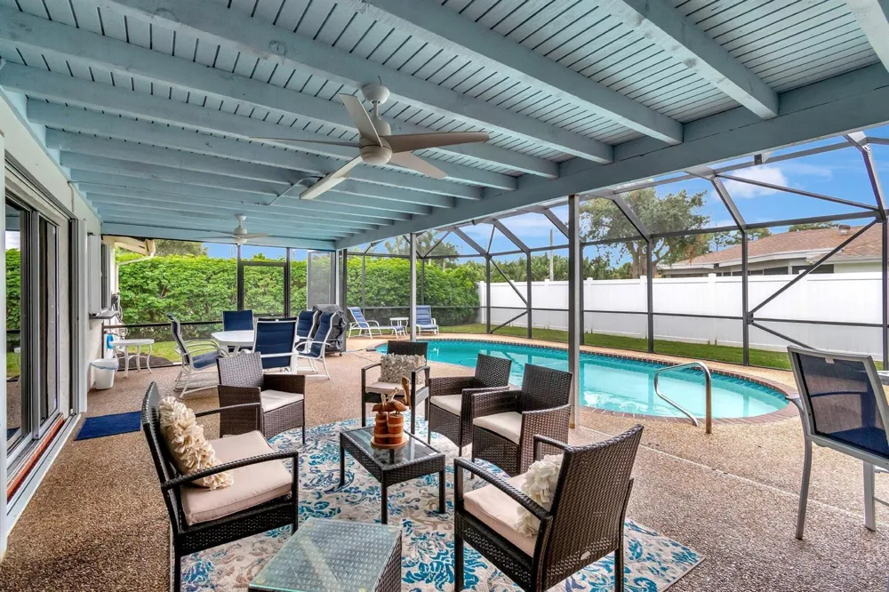 577 SW 24th Avenue Boynton Beach, FL 33435