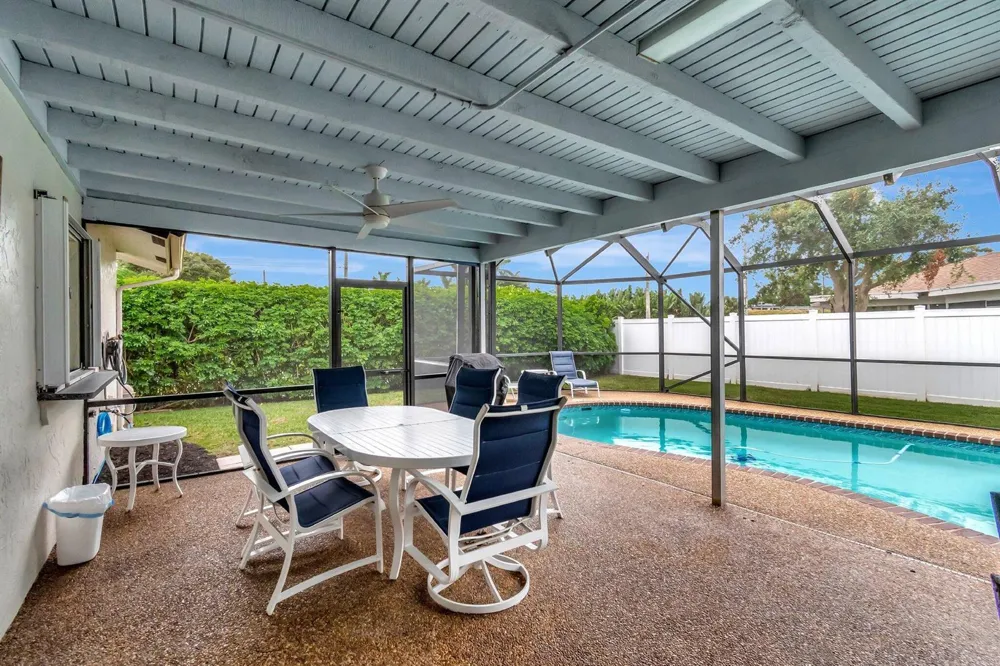 577 SW 24th Avenue Boynton Beach, FL 33435