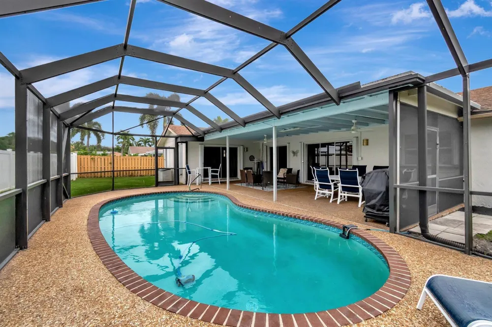 577 SW 24th Avenue Boynton Beach, FL 33435