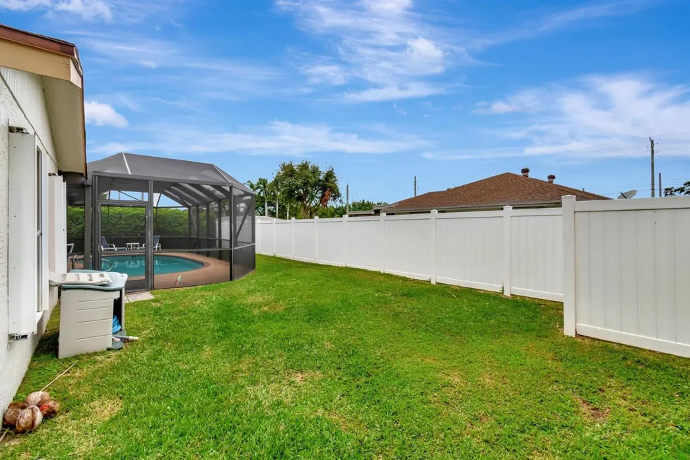 577 SW 24th Avenue Boynton Beach, FL 33435