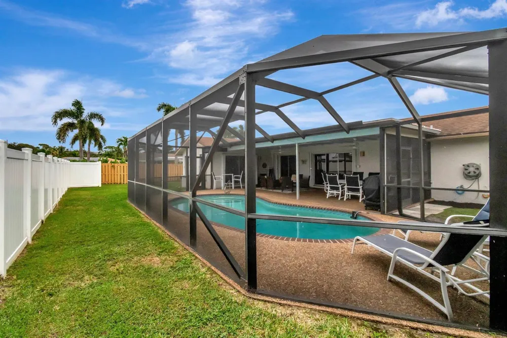 577 SW 24th Avenue Boynton Beach, FL 33435