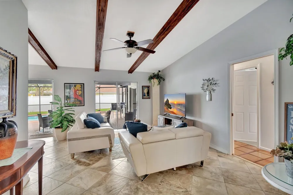 577 SW 24th Avenue Boynton Beach, FL 33435