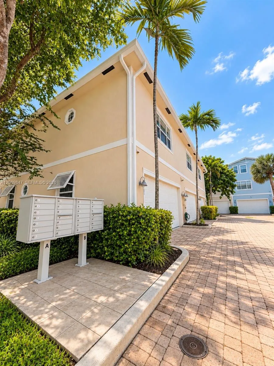 2312 NE 2nd St #2312 Pompano Beach, FL 33062