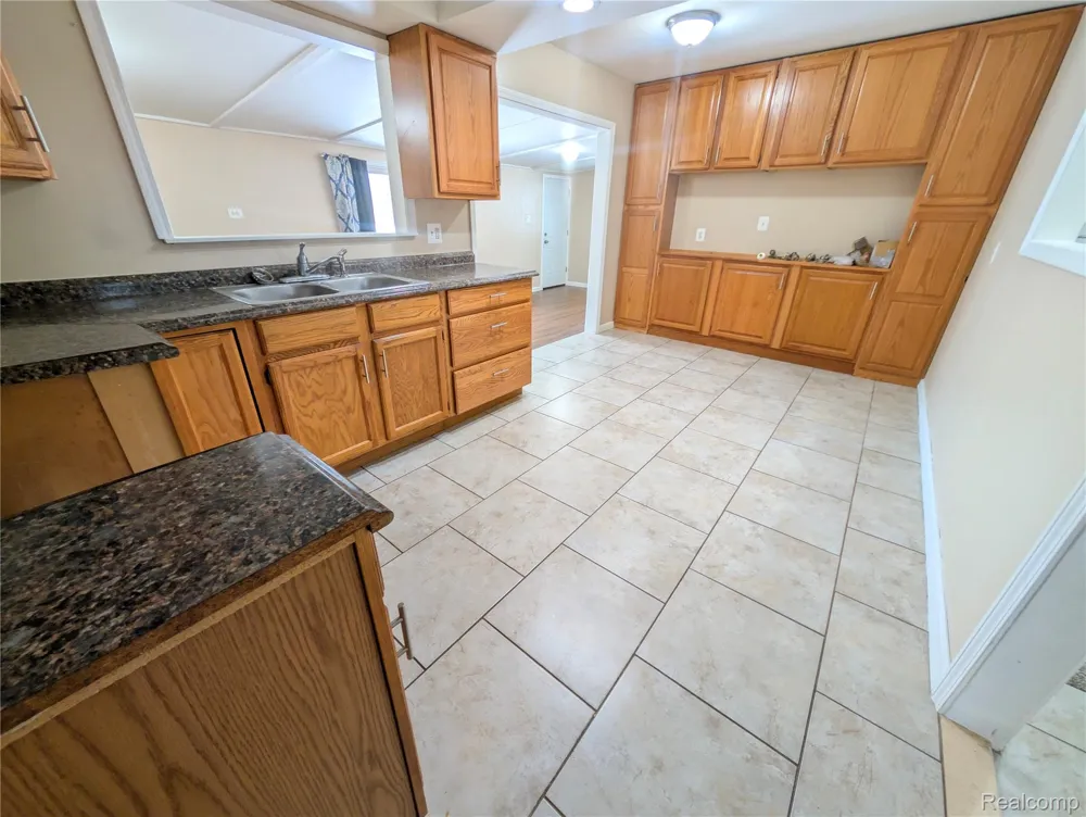 15870 ALLEN ROAD Taylor City, MI 48180