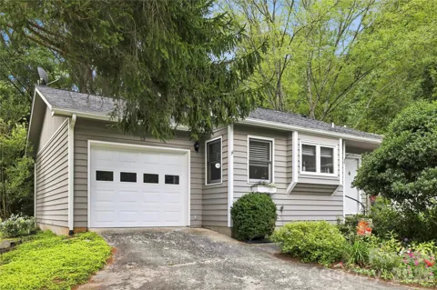 13 Llama Vista Court