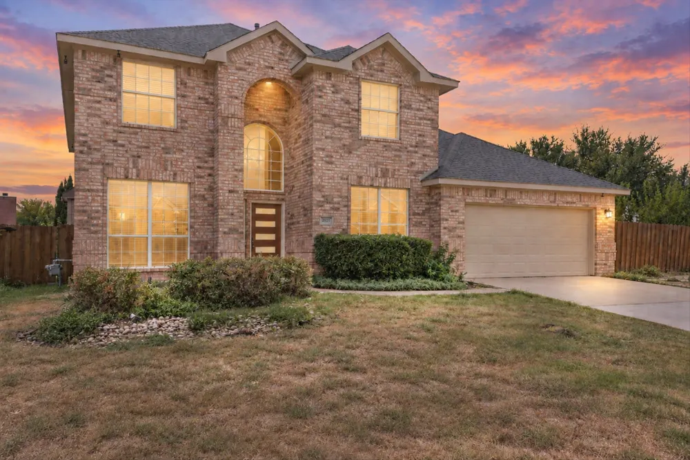 2831 Atrium Drive Grand Prairie, TX 75052