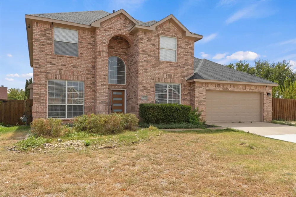 2831 Atrium Drive Grand Prairie, TX 75052
