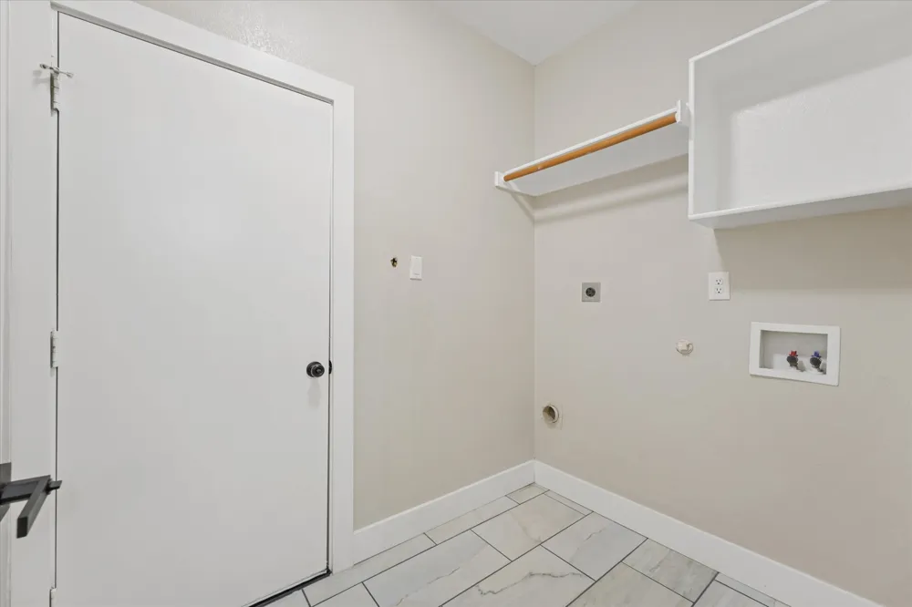 2831 Atrium Drive Grand Prairie, TX 75052