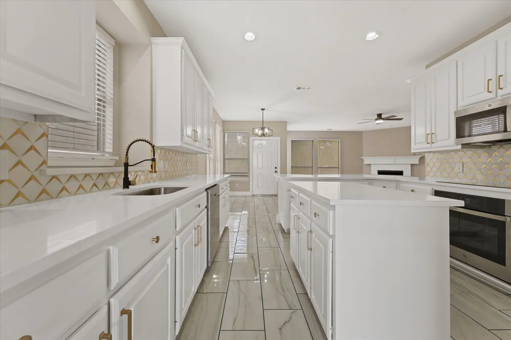 2831 Atrium Drive Grand Prairie, TX 75052