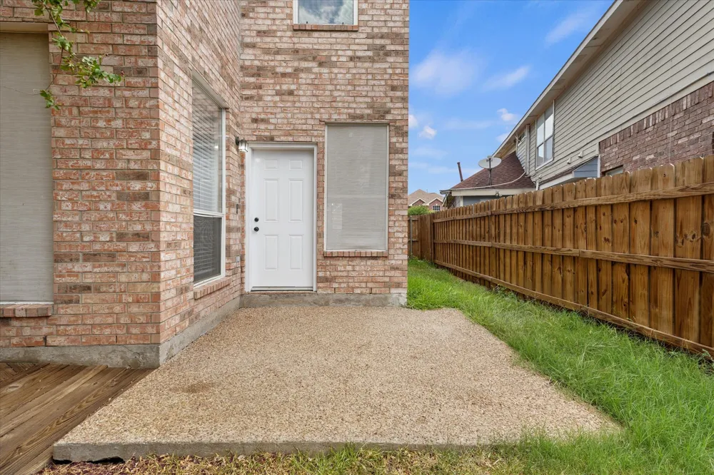 2831 Atrium Drive Grand Prairie, TX 75052