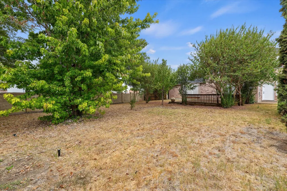 2831 Atrium Drive Grand Prairie, TX 75052