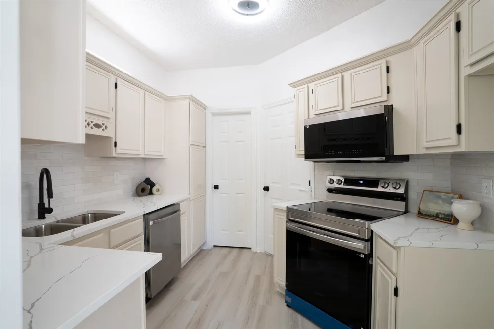 18942 Ravenglen Court Dallas, TX 75287