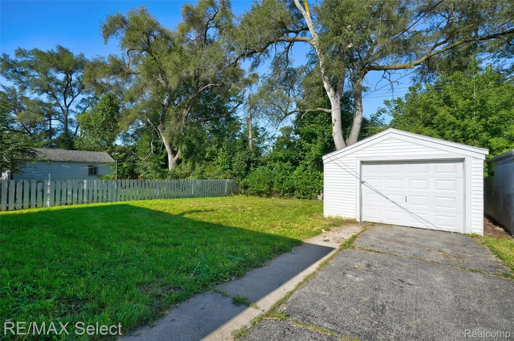 722 Hubbard Avenue Flint City, MI 48503