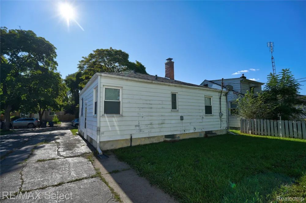 722 Hubbard Avenue Flint City, MI 48503