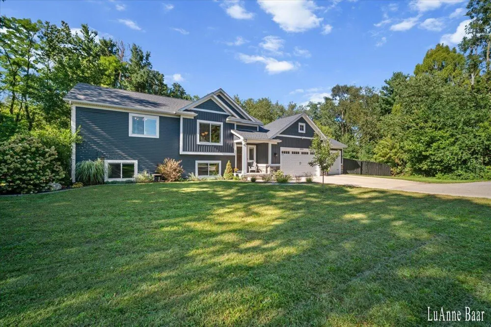 2939 5 Mile Road NE Plainfield Charter Township, MI 49525