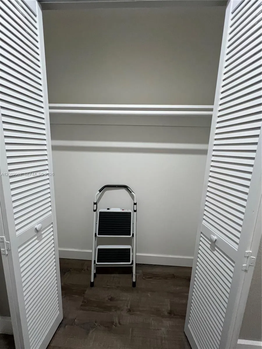 1432 S Lakeside Dr #5 Lake Worth, FL 33460