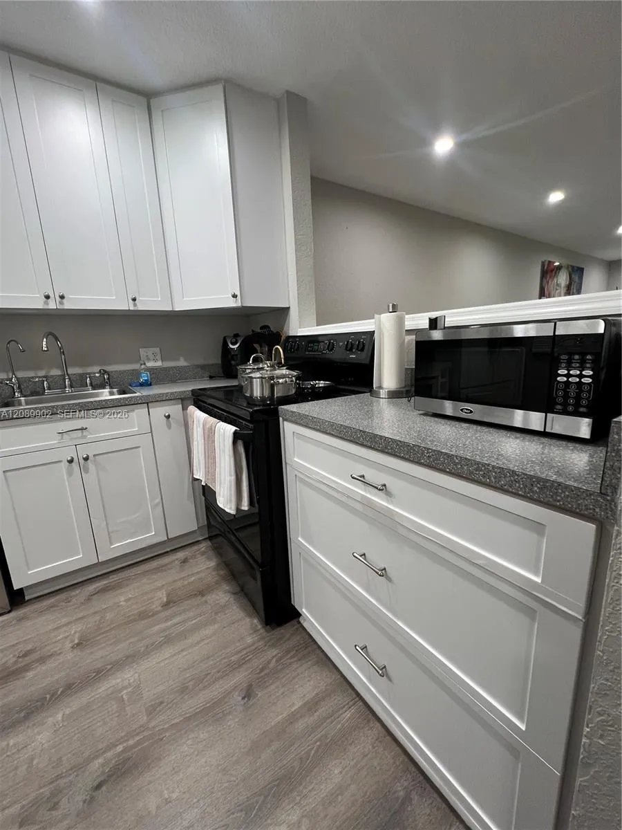 1432 S Lakeside Dr #5 Lake Worth, FL 33460