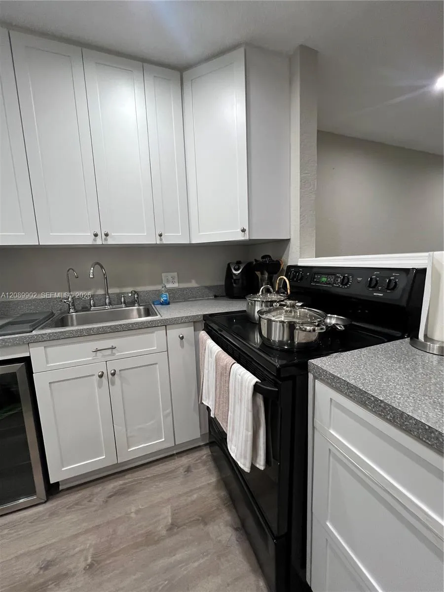 1432 S Lakeside Dr #5 Lake Worth, FL 33460