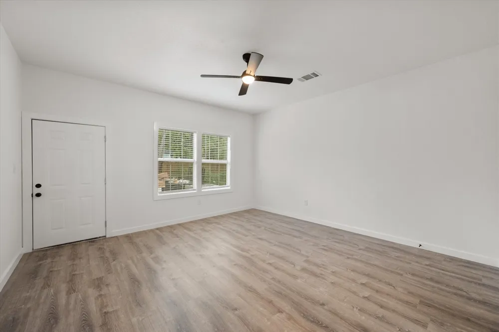 1027 W 2nd Avenue Corsicana, TX 75110