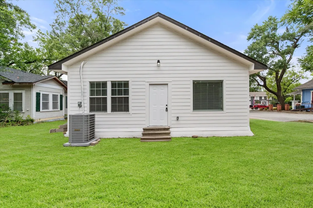 1027 W 2nd Avenue Corsicana, TX 75110