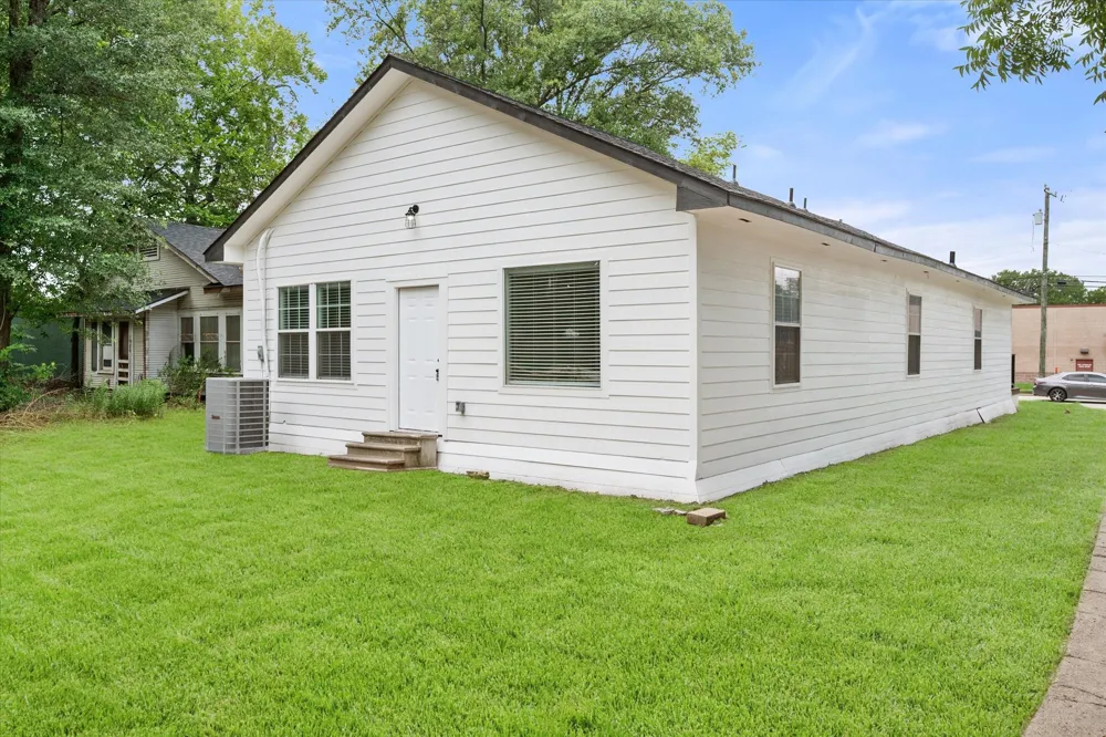 1027 W 2nd Avenue Corsicana, TX 75110