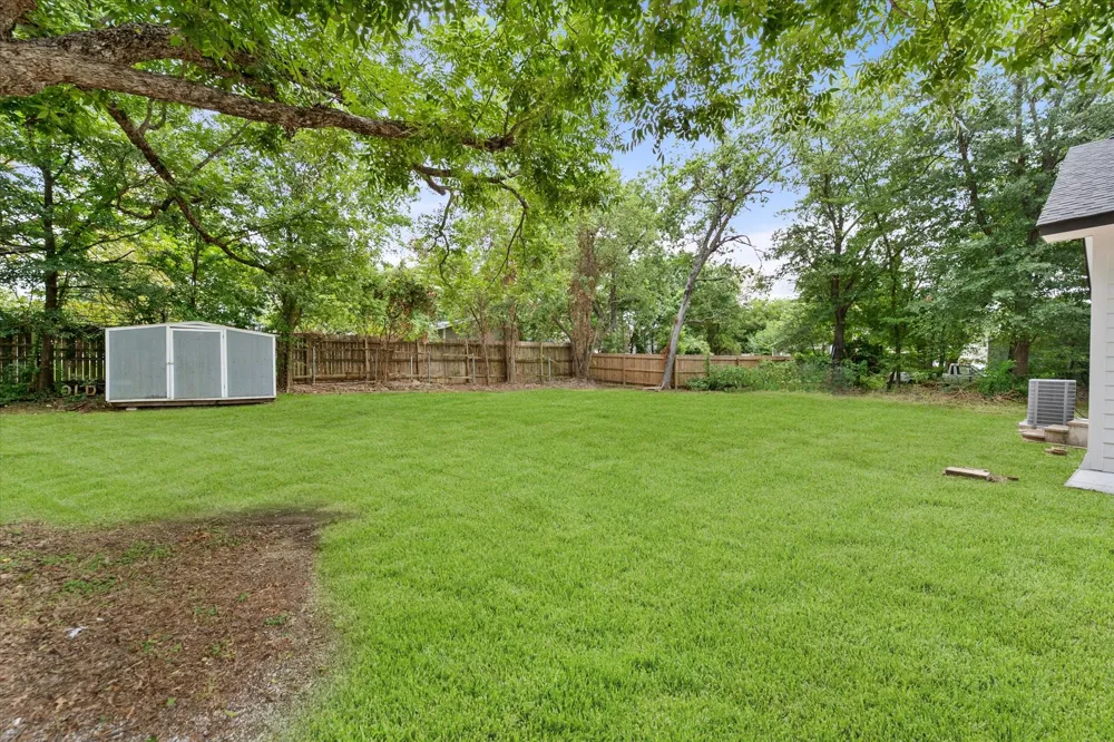 1027 W 2nd Avenue Corsicana, TX 75110