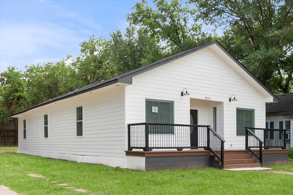 1027 W 2nd Avenue Corsicana, TX 75110