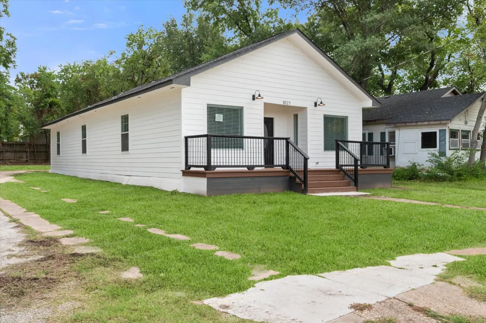 1027 W 2nd Avenue Corsicana, TX 75110