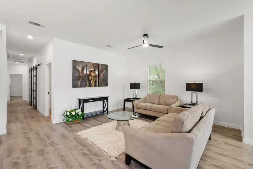 1027 W 2nd Avenue Corsicana, TX 75110