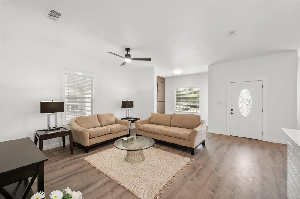 1027 W 2nd Avenue Corsicana, TX 75110
