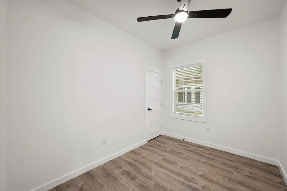 1027 W 2nd Avenue Corsicana, TX 75110