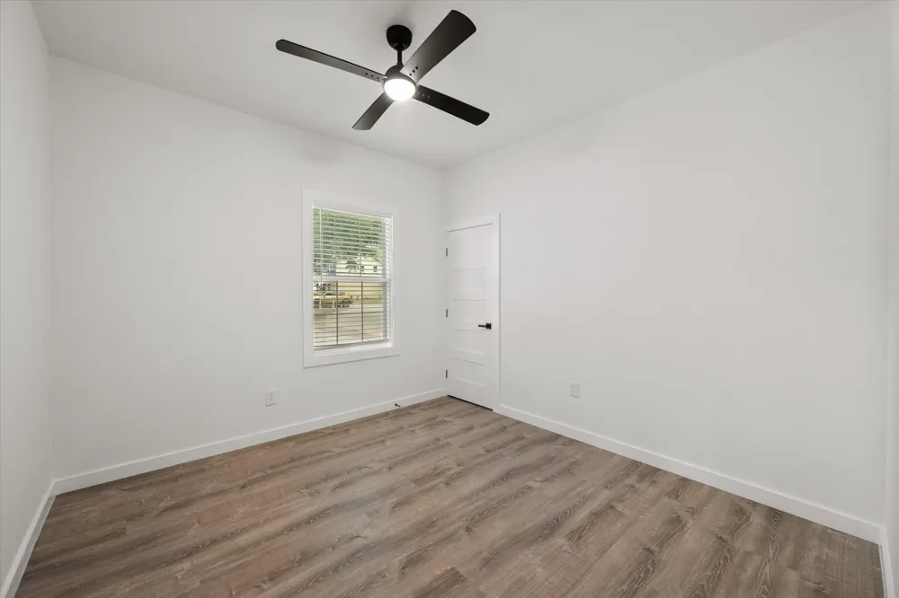 1027 W 2nd Avenue Corsicana, TX 75110