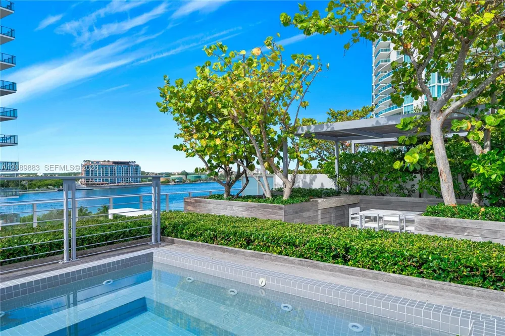 801 S Pointe Dr #602 Miami Beach, FL 33139