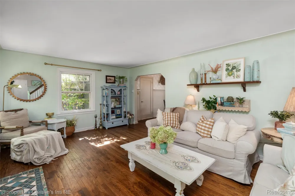 24379 Tamarack Trail Southfield City, MI 48075