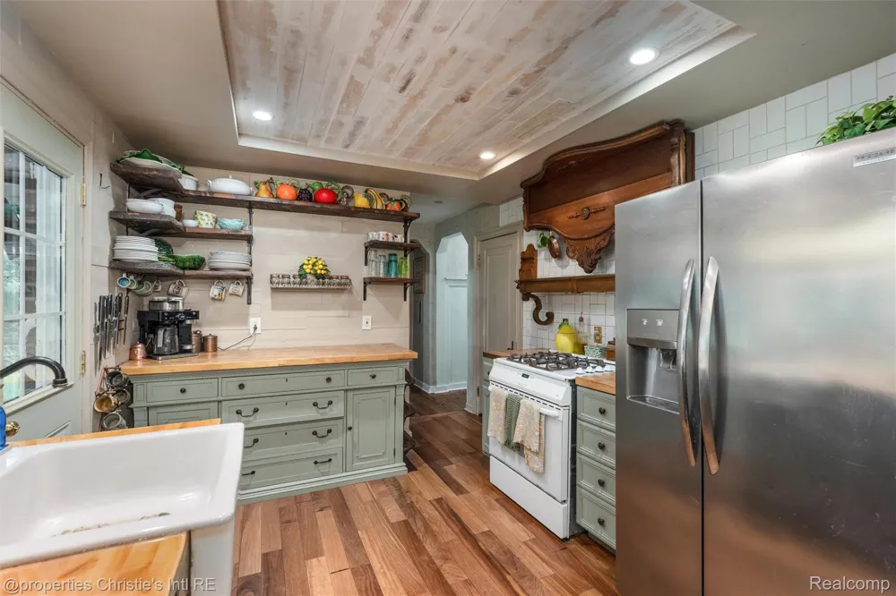 24379 Tamarack Trail Southfield City, MI 48075