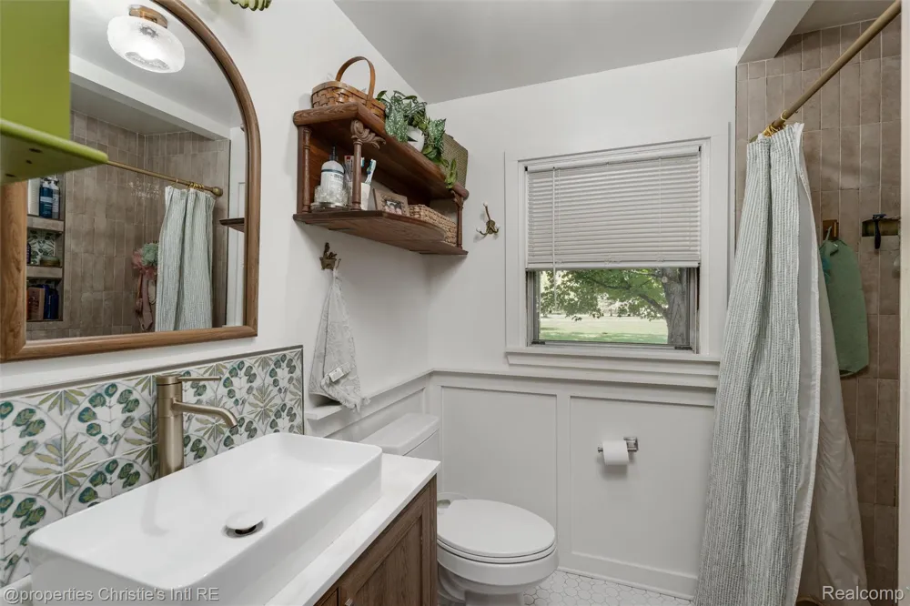 24379 Tamarack Trail Southfield City, MI 48075