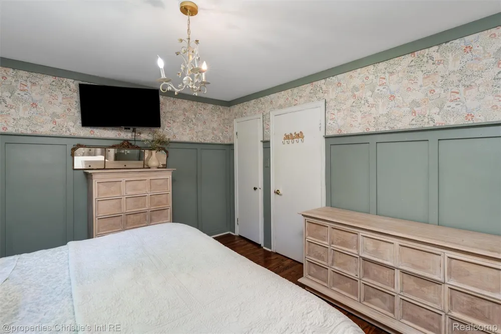 24379 Tamarack Trail Southfield City, MI 48075