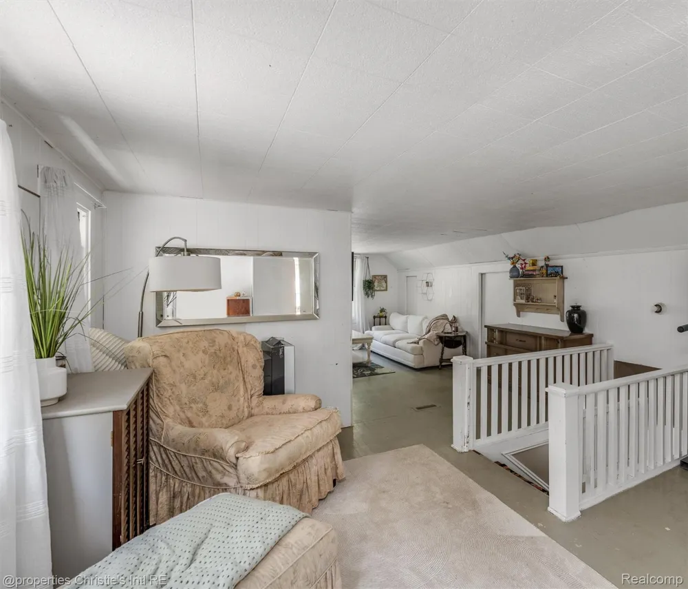 24379 Tamarack Trail Southfield City, MI 48075