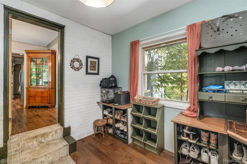 24379 Tamarack Trail Southfield City, MI 48075
