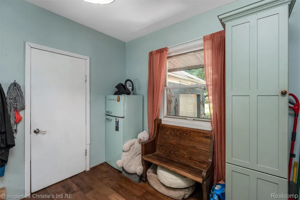 24379 Tamarack Trail Southfield City, MI 48075